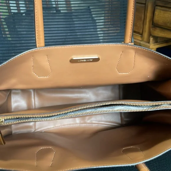 Michael Kors Tan and Cream Tote Bag - Picture 4 of 9